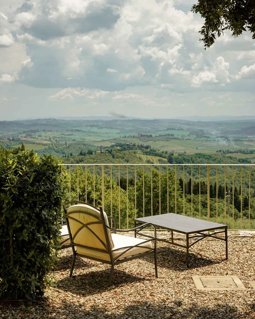 castello-la-leccia-wine-tour-tuscany-italy.webp