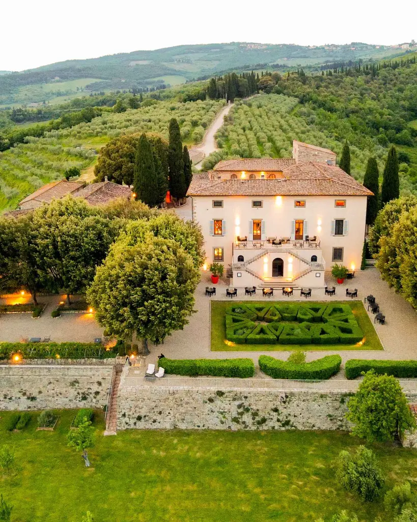 castello-la-leccia-winery-experience-tuscany-italy.webp