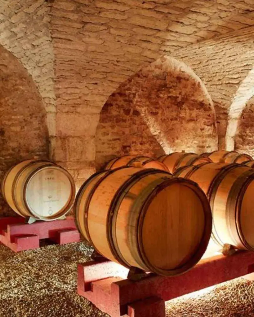château-de-chamirey-cellar.webp