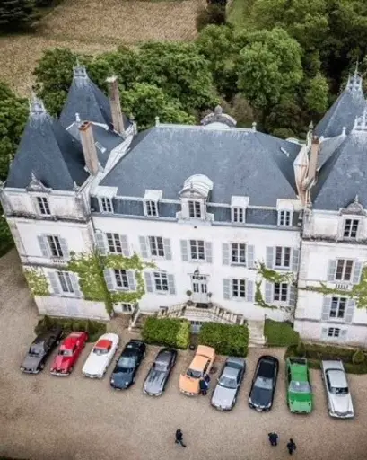 France, Burgundy, Château de Chamirey - Getaway in 4x4 in the heart of the vineyards