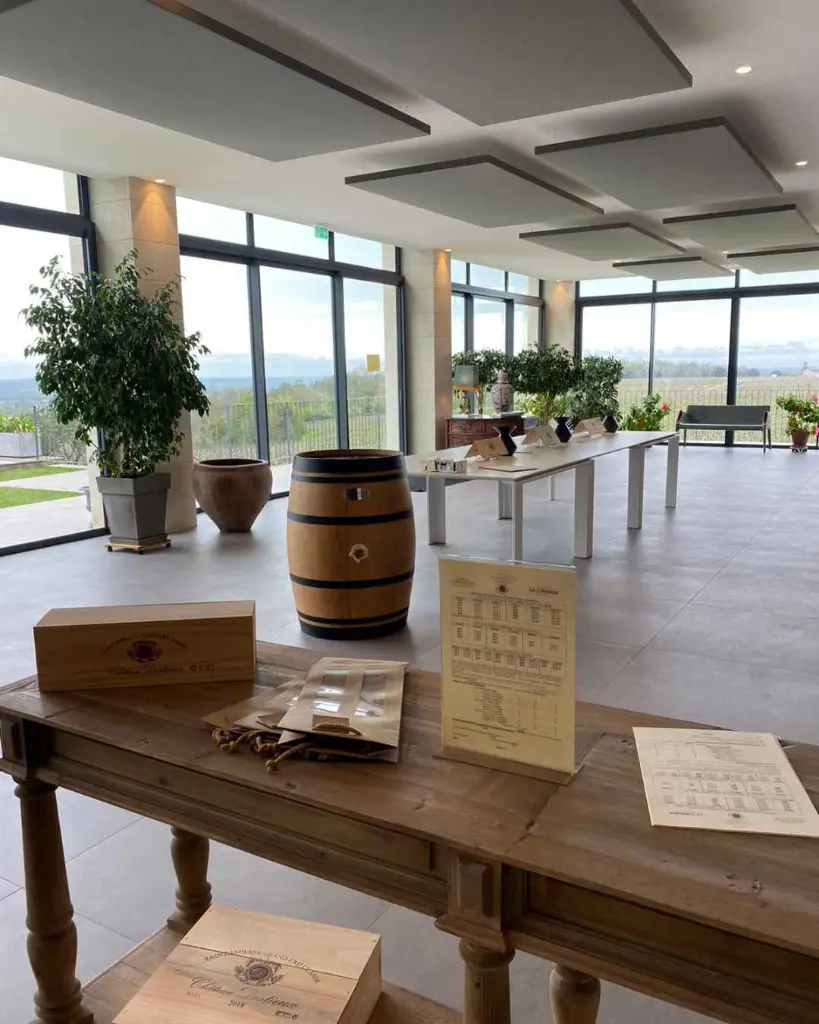 château-destieux-tasting-room.webp