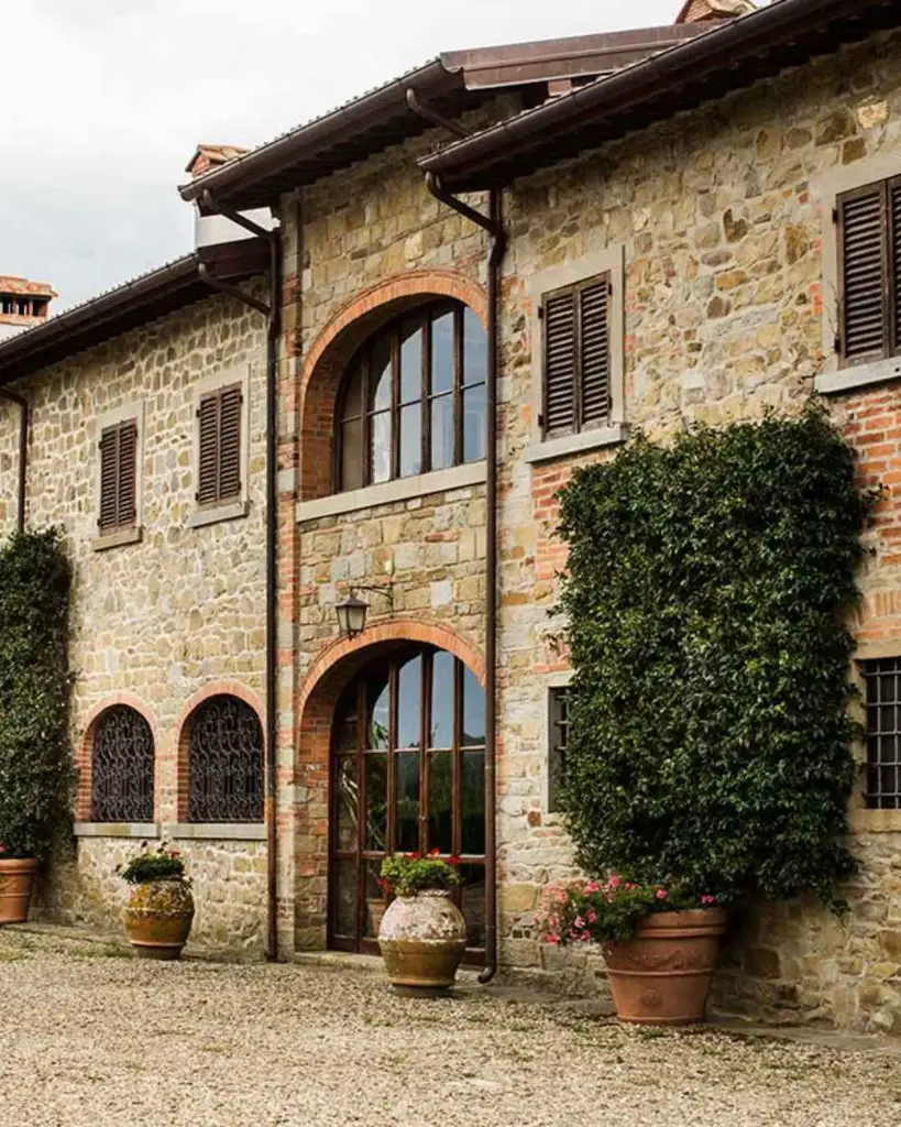 tenuta-sette-ponti-winery-experience-tuscany-italy.webp