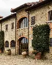 tenuta-sette-ponti-winery-experience-tuscany-italy.webp