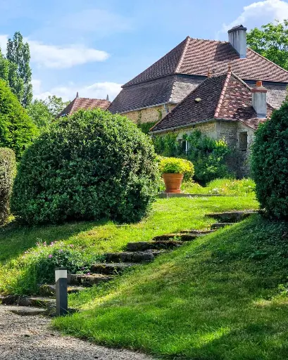 France, Burgundy, Domaine de Cromey - TWO-HOUR BURGUNDY WINE TASTING CLASS IN HISTORIC CELLARS AT DOMAINE DE CROMEY