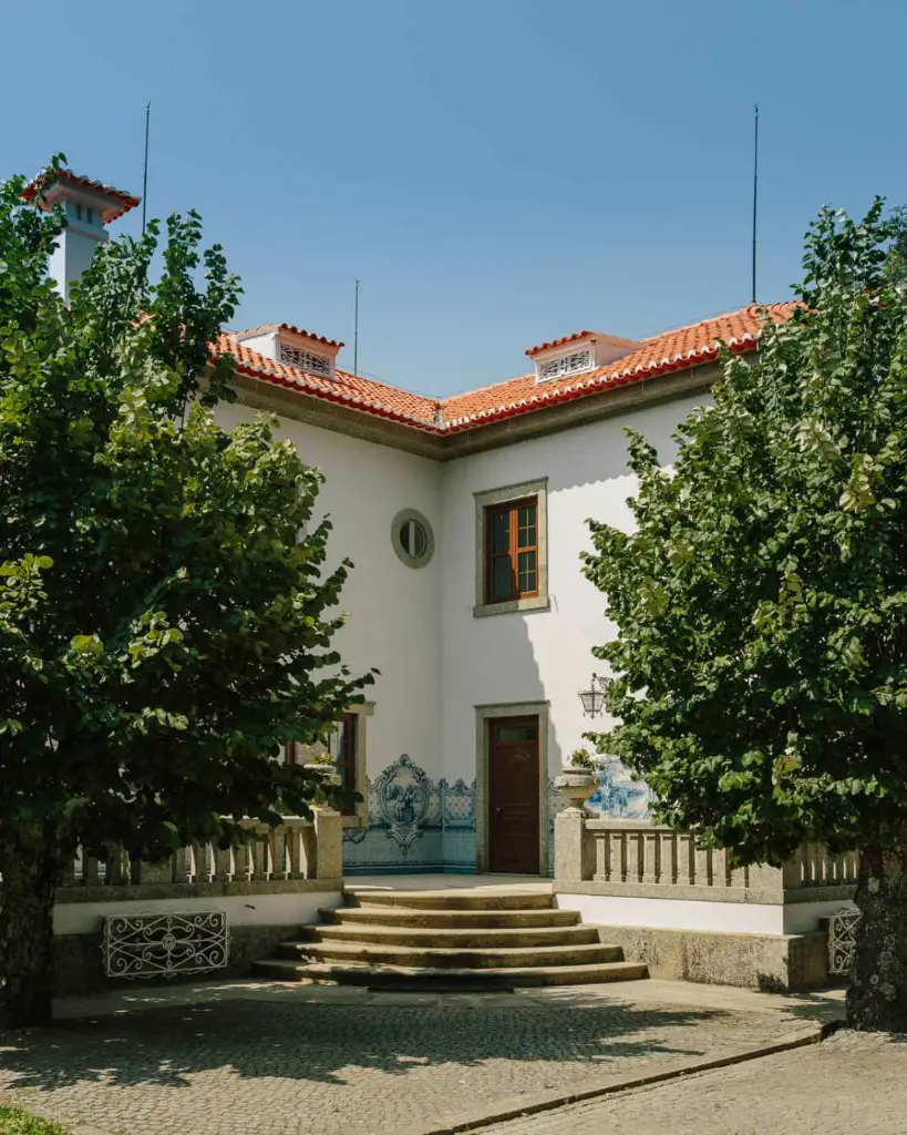 quinta-de-santa-teresa-vinho-verde-wine-estate-portugal.webp