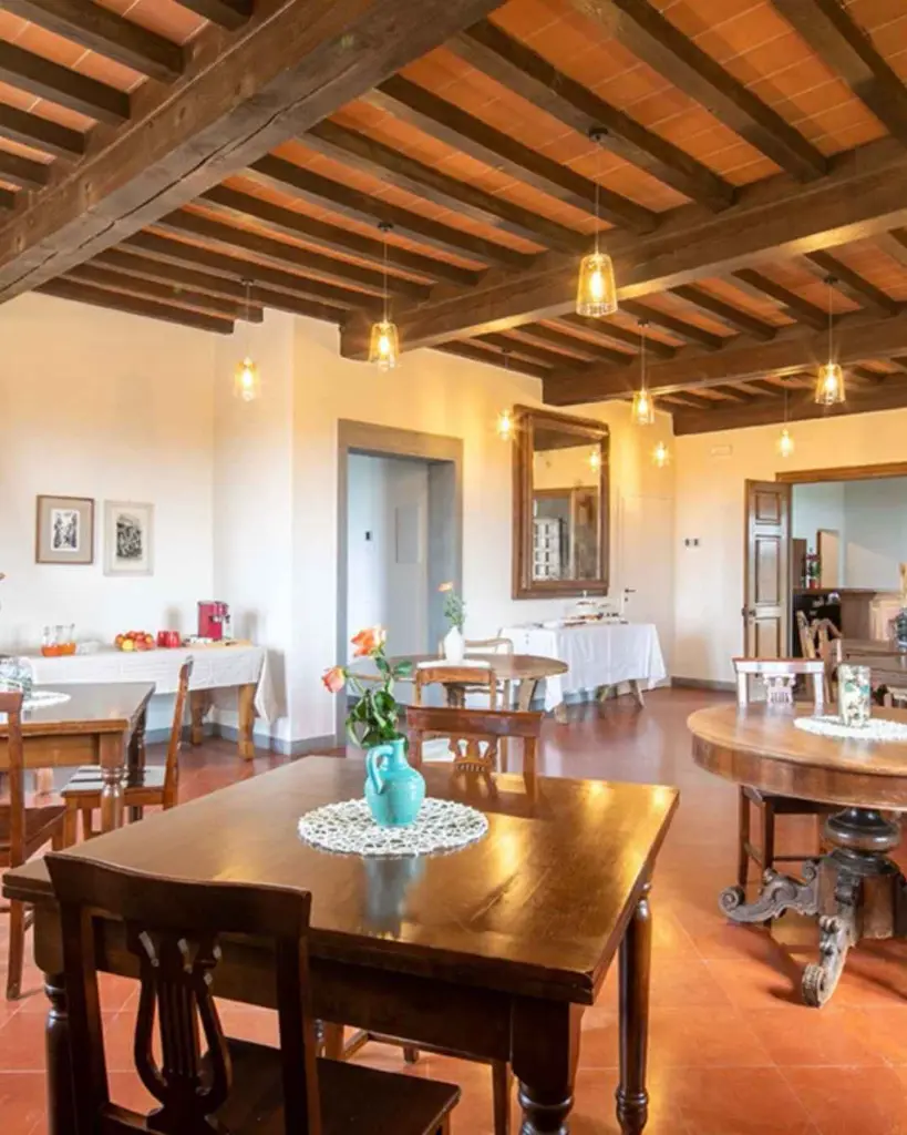 podere-la-quercia-wine-and-olive-oil-tasting-with-light-dinner-and-overnight-stay-san-gimignano-tuscany.webp