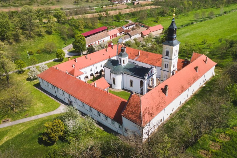 Magelan - Fruška gora hike and wine tour