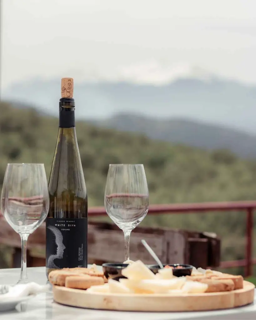 klados-winery-tasting.webp