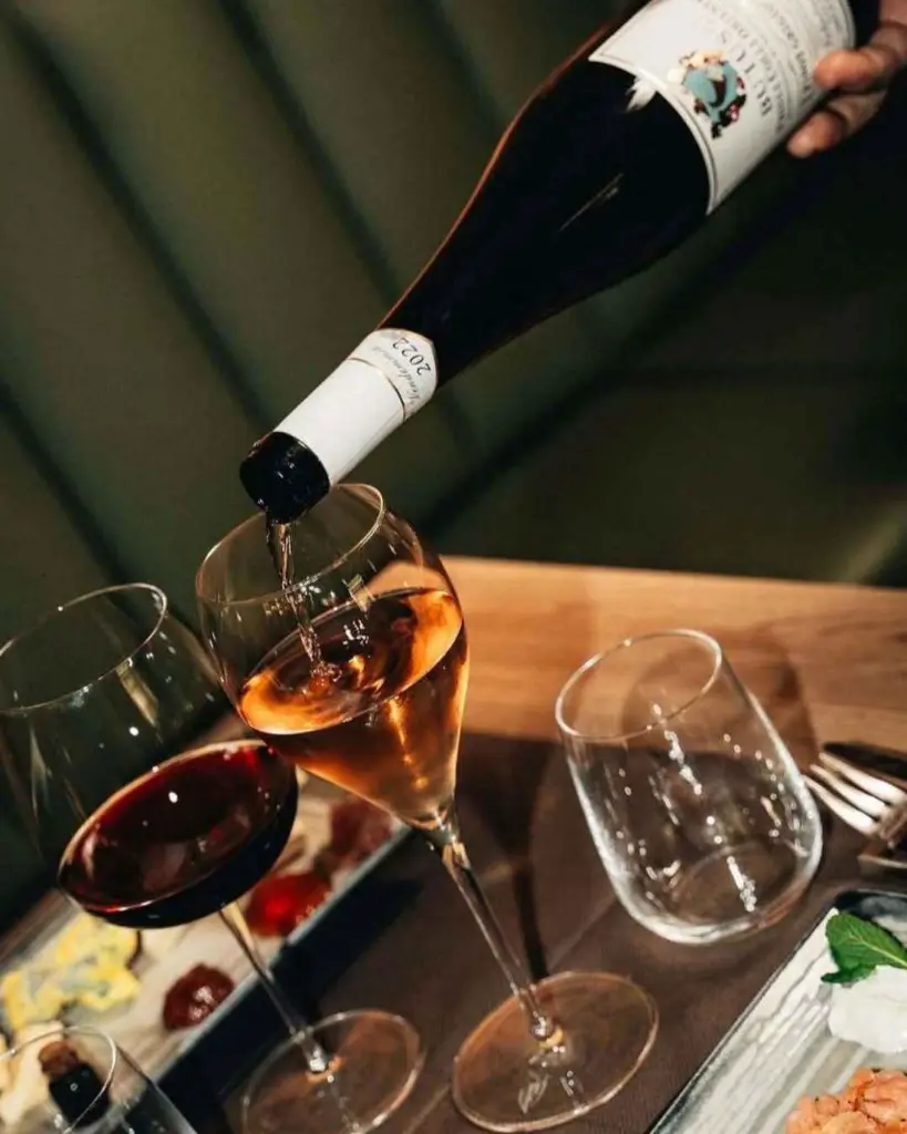 sommelier-led-tasting-modena.webp