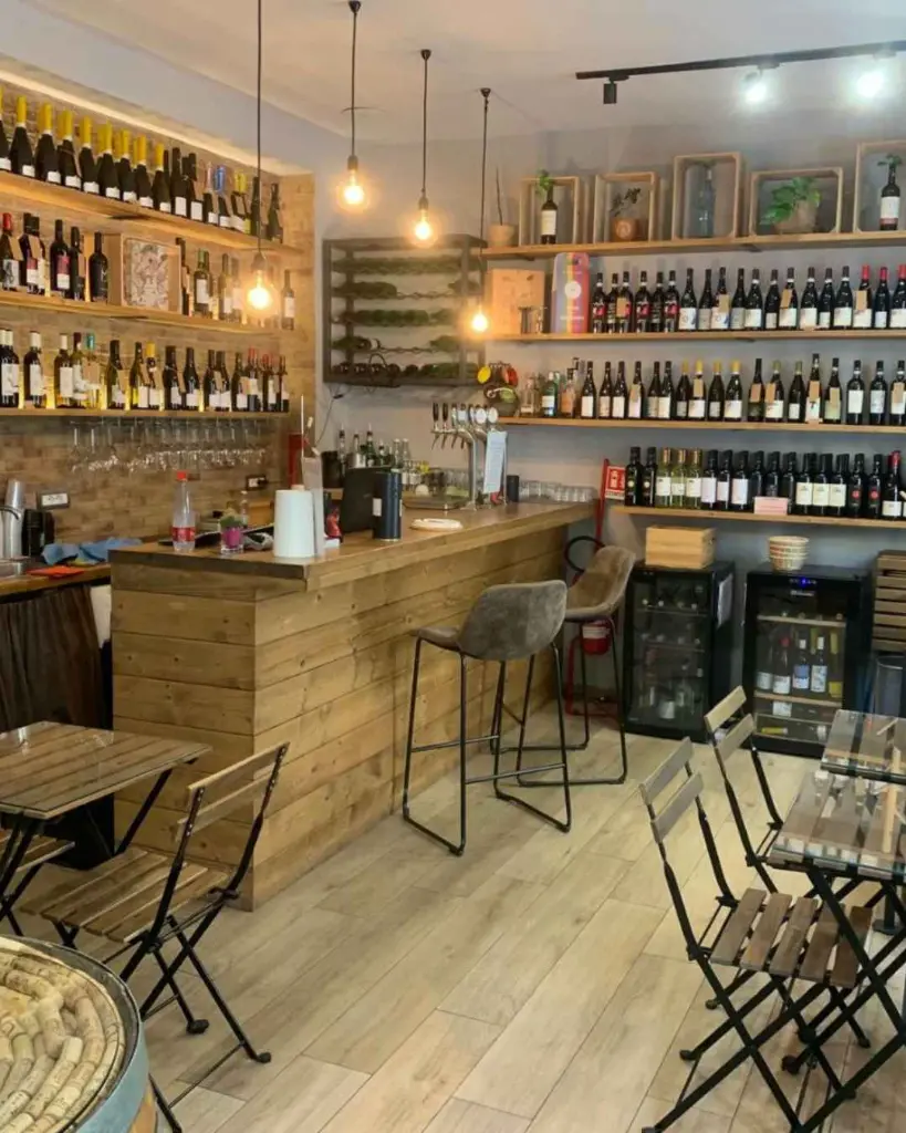 enoteca-into-the-wine-napoli-italy.webp