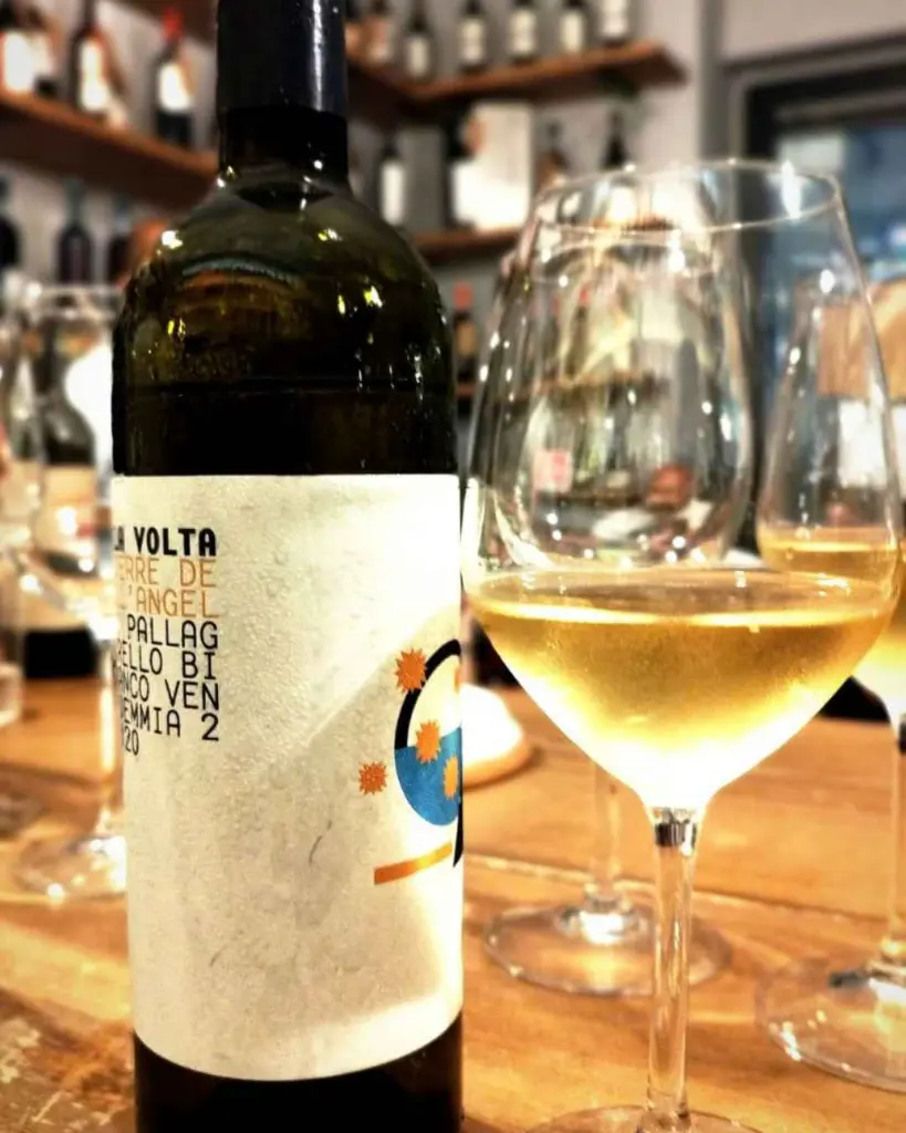 wine-tasting-enoteca-napoli.webp