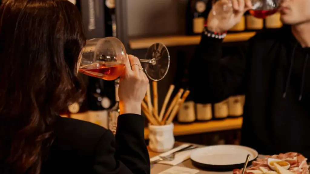 enoteca-del-centro-food-and-wine-pairing-bari.webp