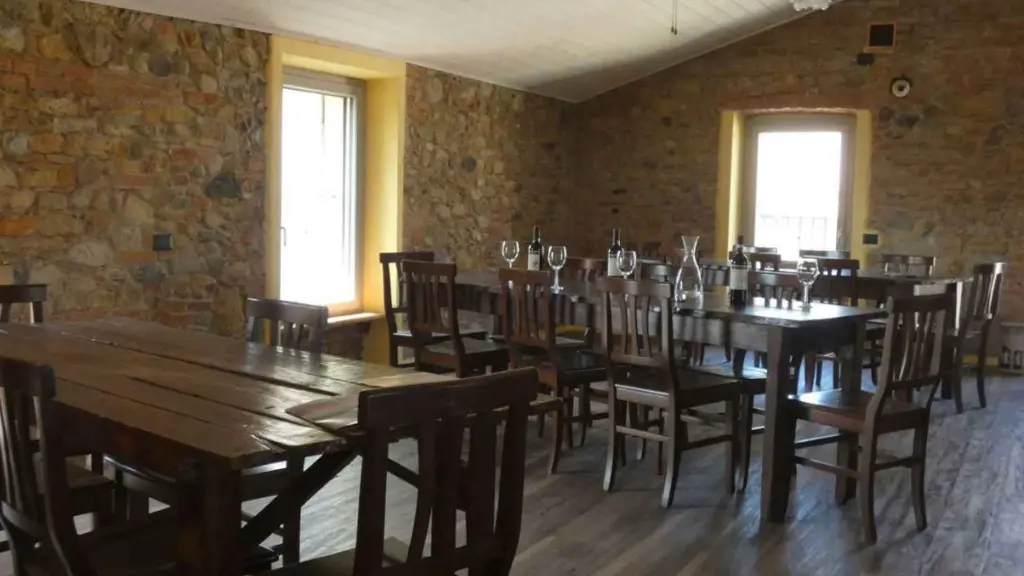 cantine-colonne-tasting-room-piedmont-italy.webp