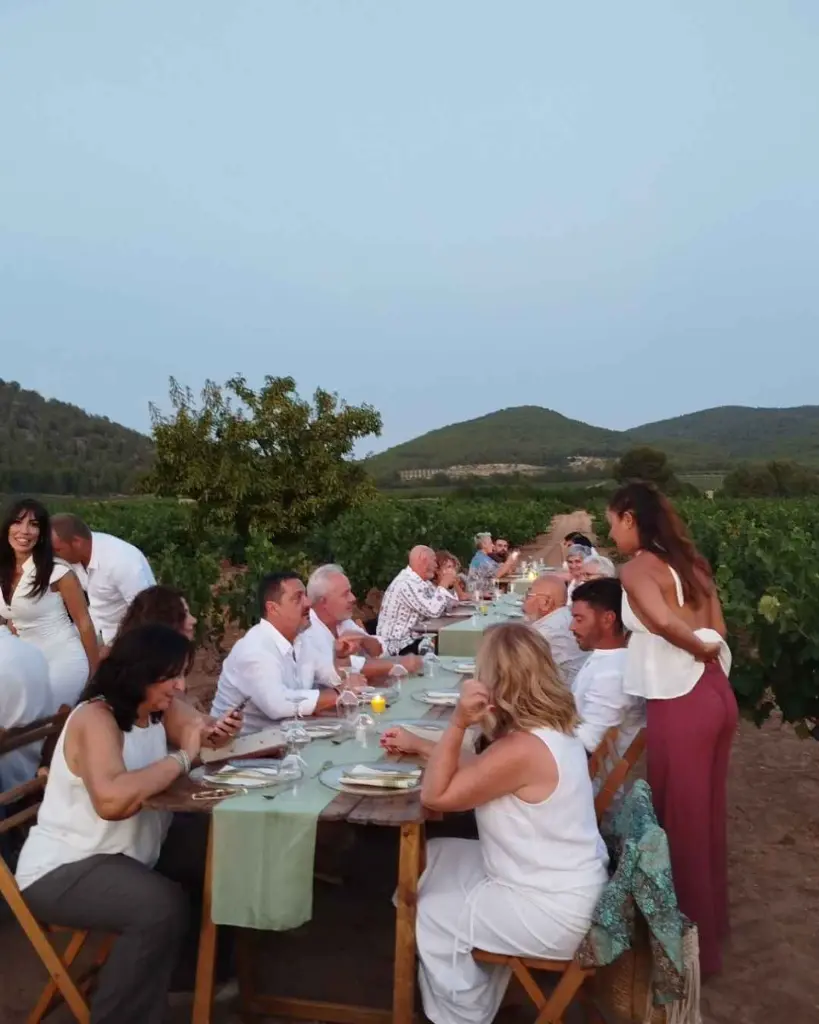 balcona-winery-spain-visit-outdoor-tasting.webp