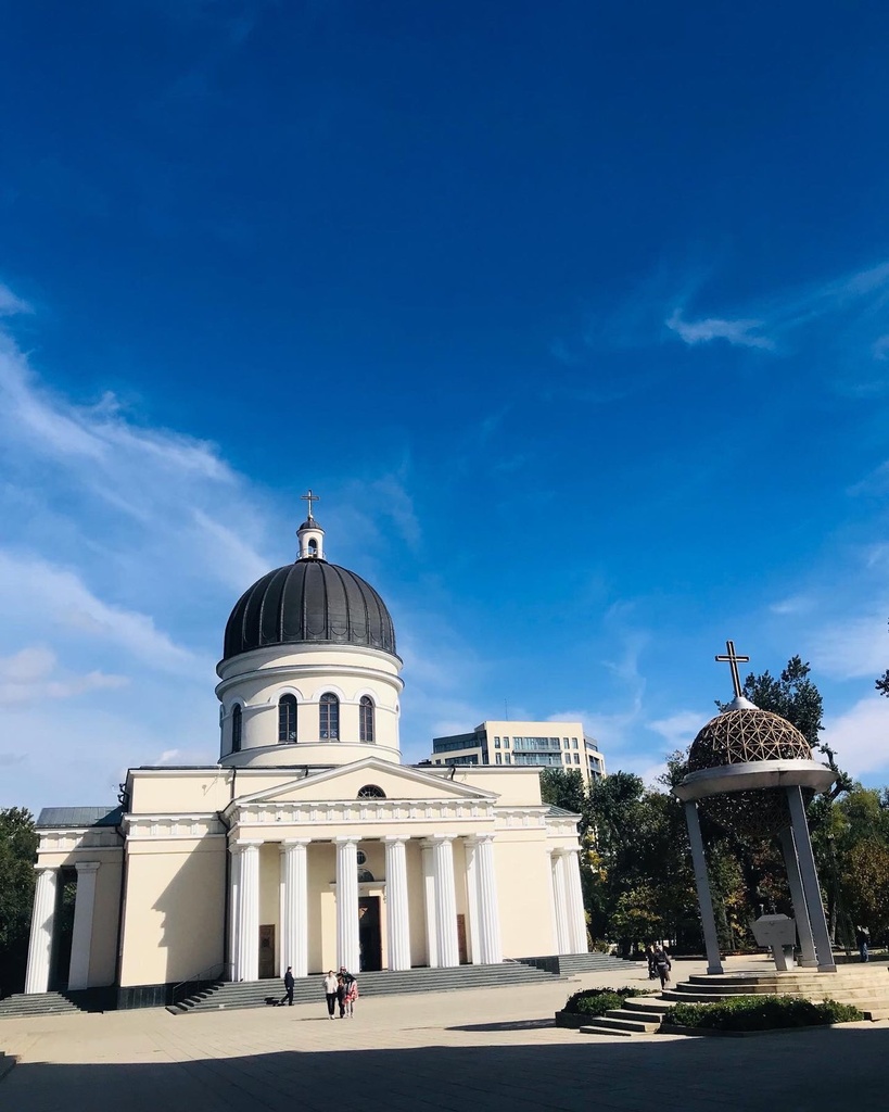 Moldova Tours - Milestii Mici Tasting Tour & Chisinau City Tour