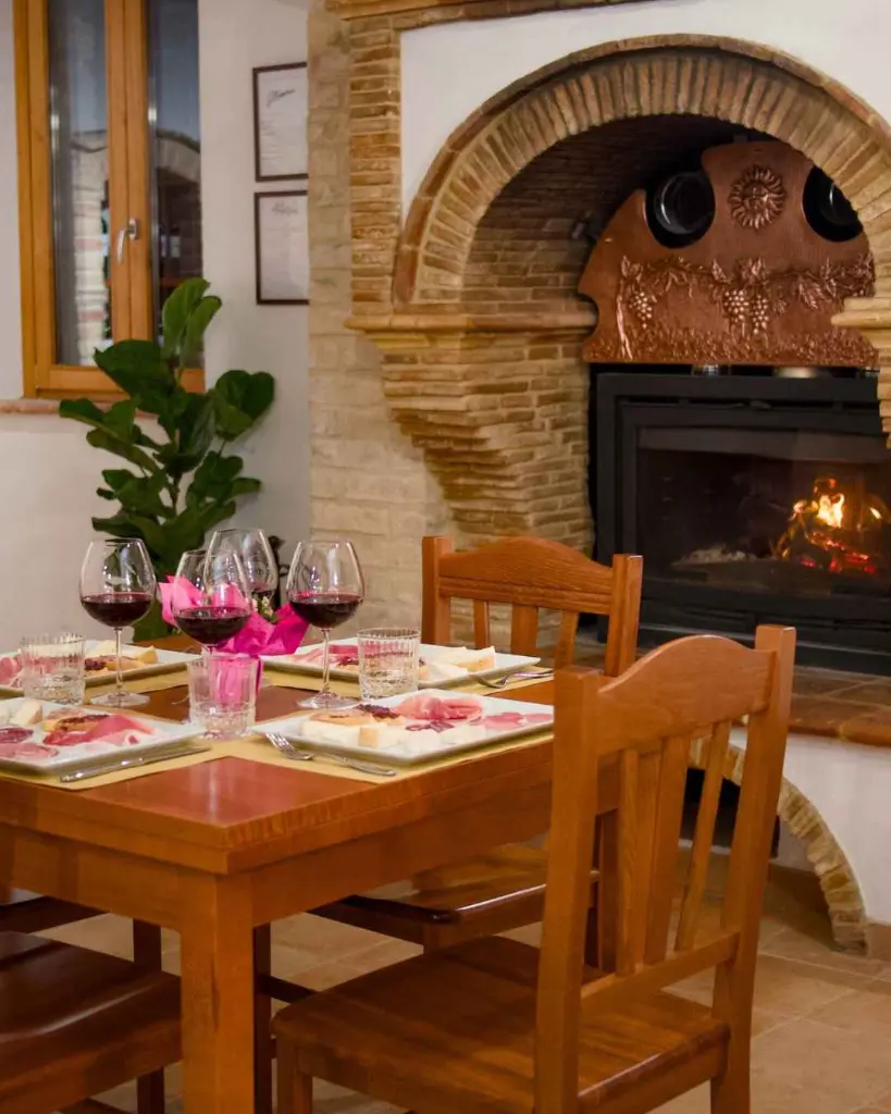 derasmo-wine-tasting-marche-italy.webp