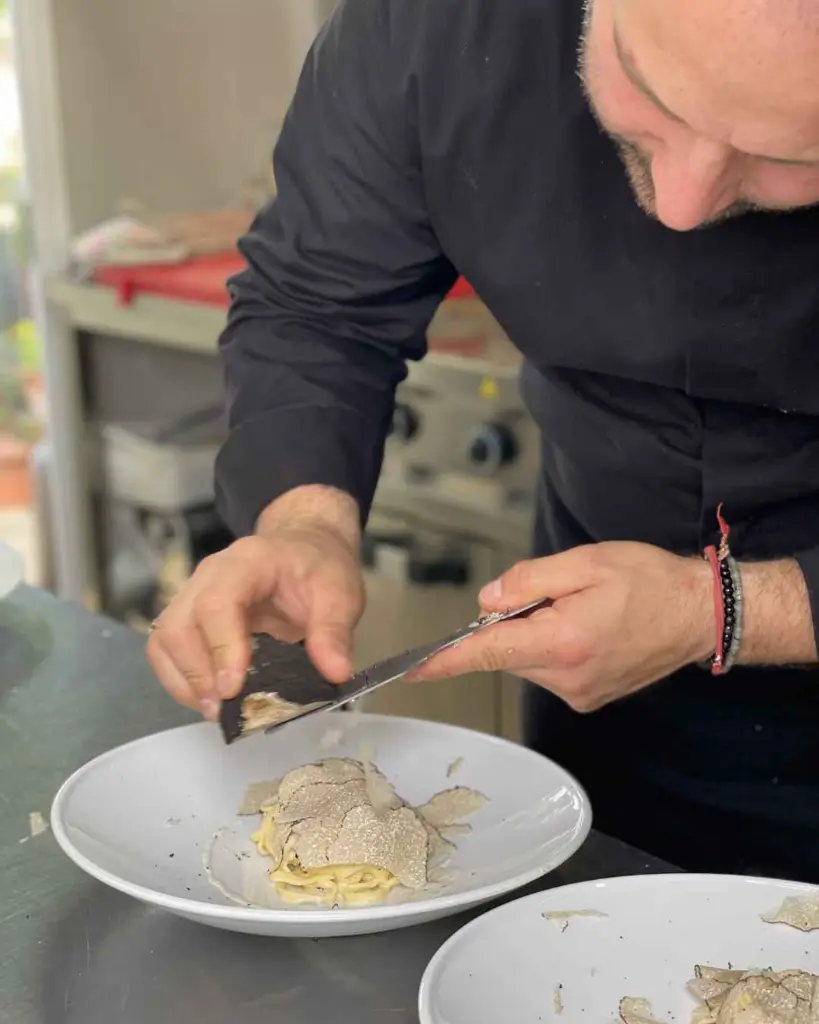 truffle-hunting-tiberini-tuscany-cooking.webp
