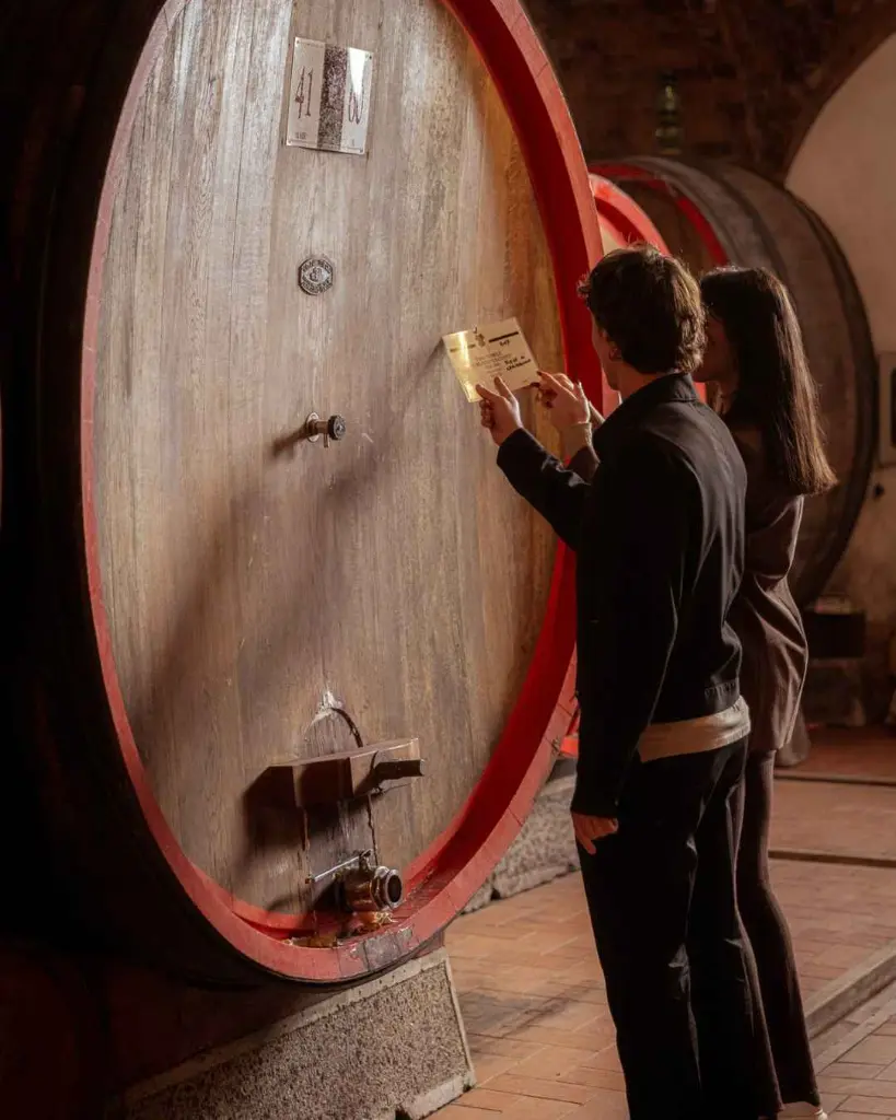 fattoria-svetoni-wine-cellar-tuscany-italy.webp