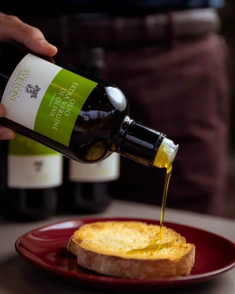 fattoria-svetoni-olive-oil-tasting-tuscany-italy.webp