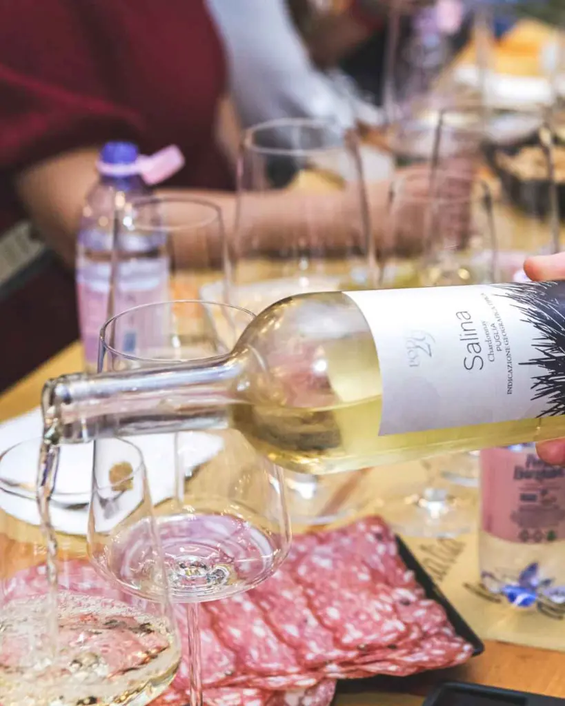 podere-29-white-wine-tasting-apulia-italy.webp