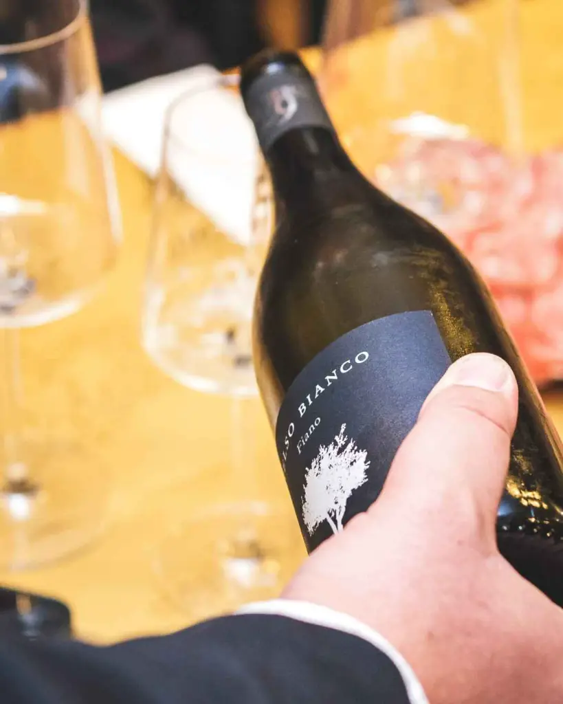 podere-29-wine-tasting-apulia-italy.webp