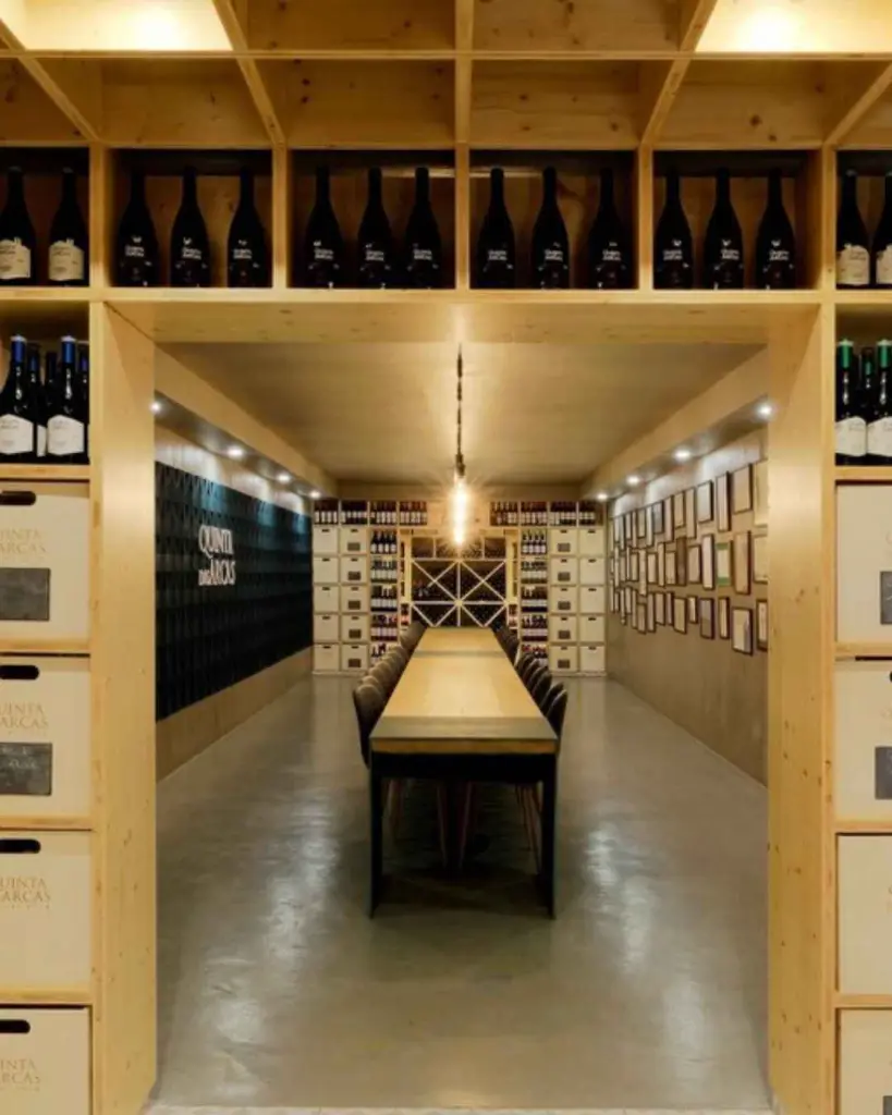 quinta-das-arcas-wine-tasting-vinho-verde-portugal.webp