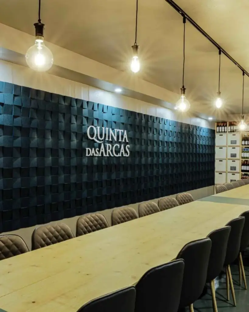 quinta-das-arcas-winery-tour-vinho-verde-portugal.webp