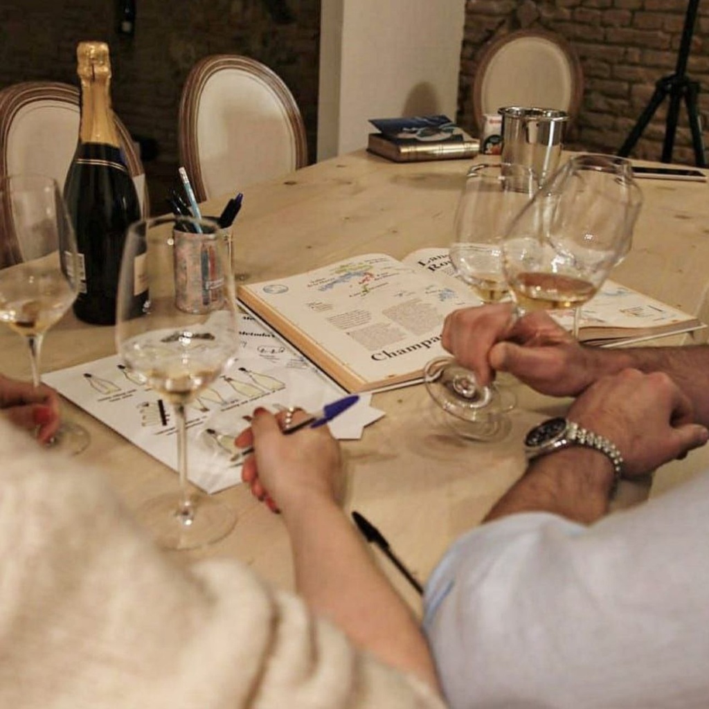 Enoteca Perlage - Exclusive Wine Tasting in Siena’s Historic Center