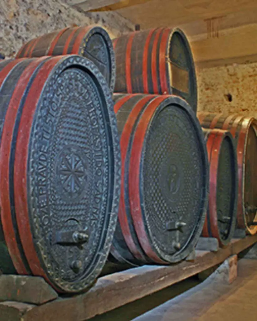 royal-winery-topola-old-barrels-serbia.webp
