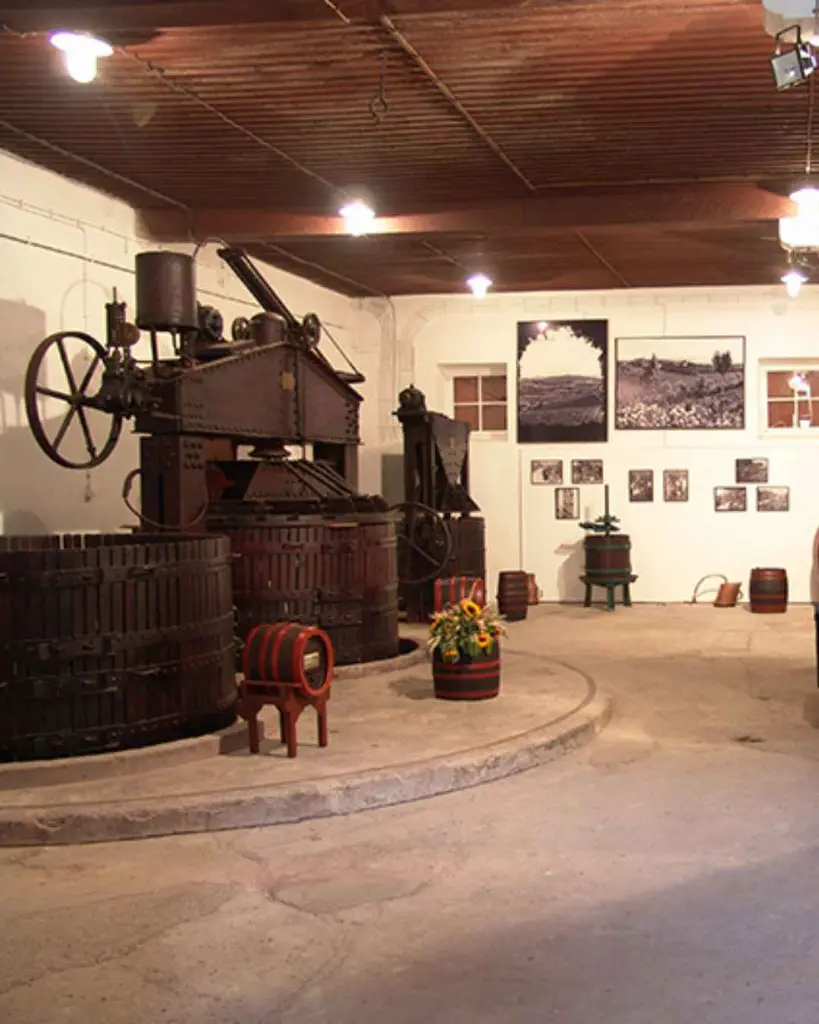 royal-winery-topola-wine-cellar-serbia.webp