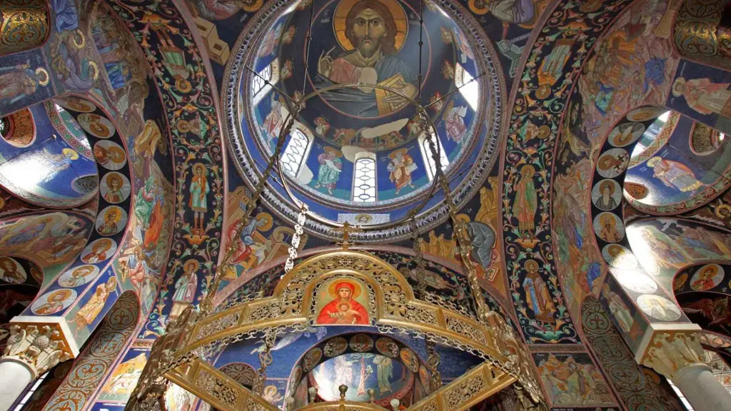 royal-wine-tour-oplenac-topola-sumadija-serbia.webp