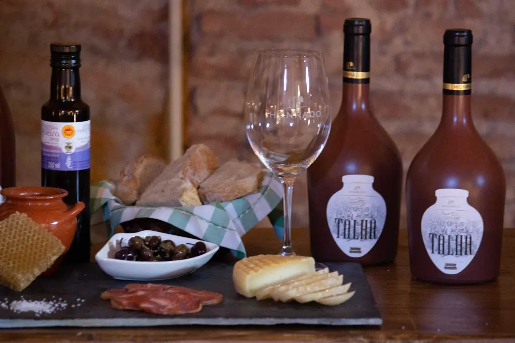 honrado-vineyards-wine-tasting-portugal.webp
