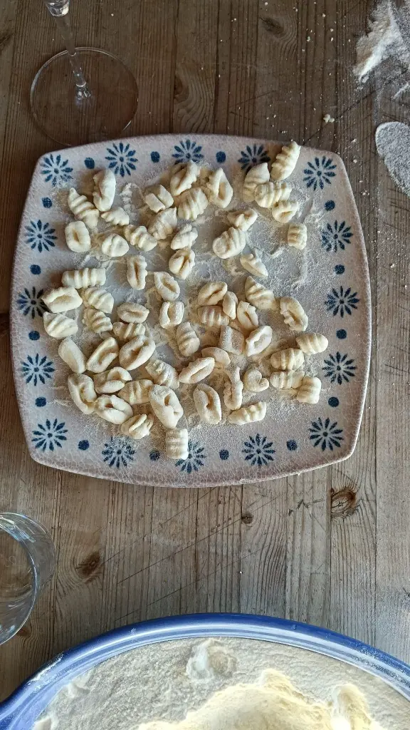 sorrentino-vesuvio-italian-cooking-class-wine-experience.webp