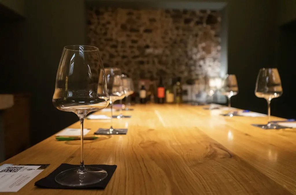 giovanni-menti-wine-tasting-veneto-italy.webp