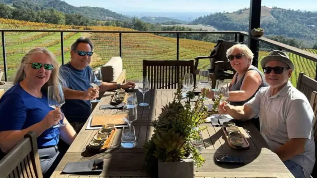 outdoor-wine-tasting-napa.webp