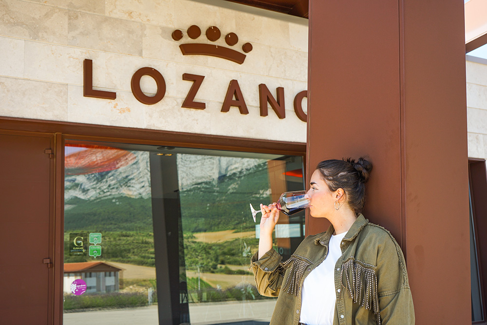 Bodegas Lozano - Glass in hand tour