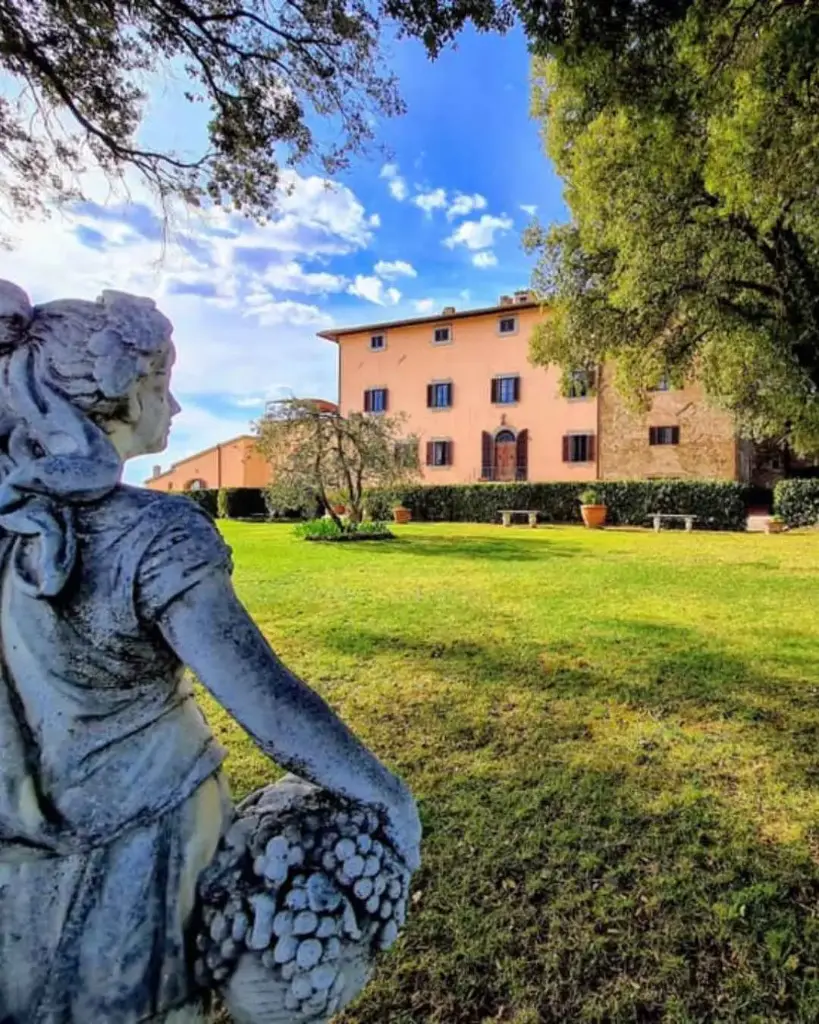 Italy, Tuscany, Villa Il Pozzo - Wine Tasting and Cellar's Tour