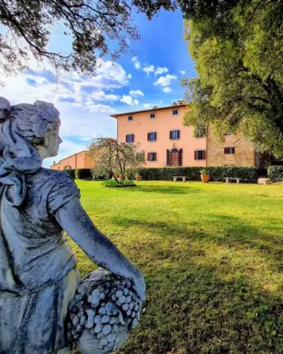 Italy, Tuscany, Villa Il Pozzo - Wine Tasting and Cellar's Tour